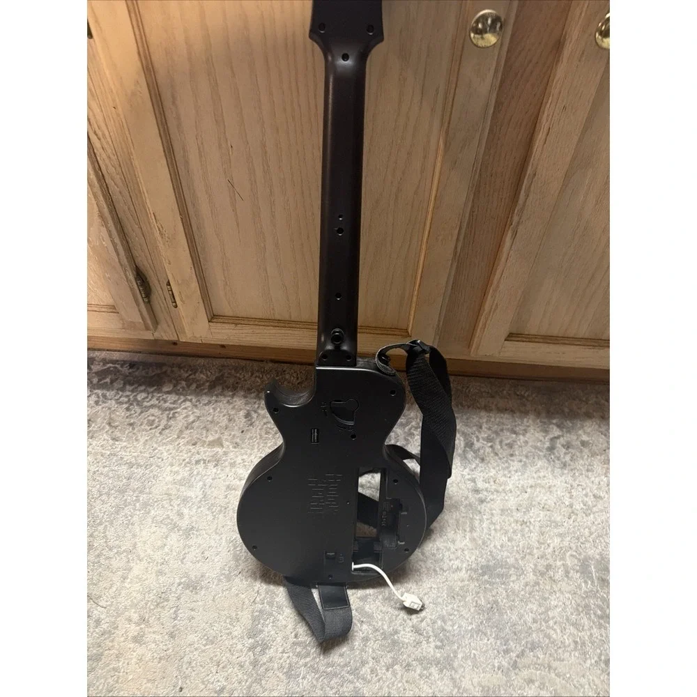 Wii Guitar Hero Gibson Les Paul White Wireless Guitar w/ Strap Back Cover